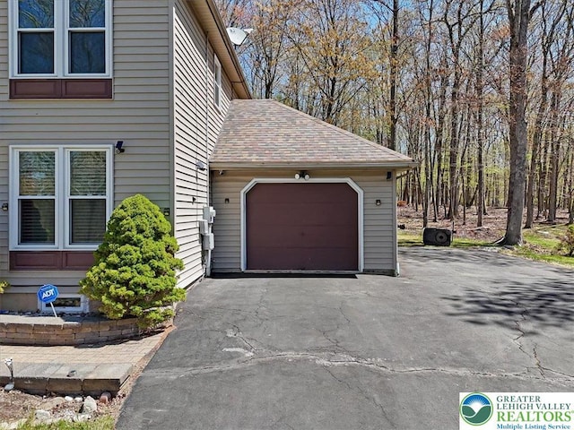 190 Reunion Rdg, Stroud Twp, PA 18301 - view of side of property featuring an attached garage, driveway, and roof with shingles