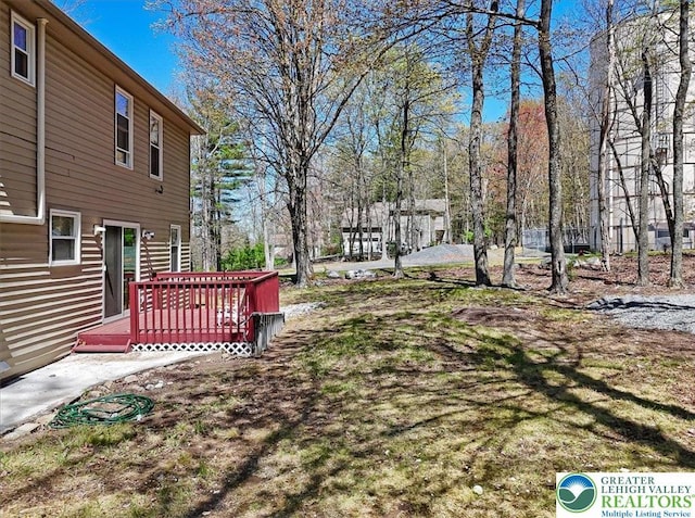 190 Reunion Rdg, Stroud Twp, PA 18301 - view of yard featuring a deck