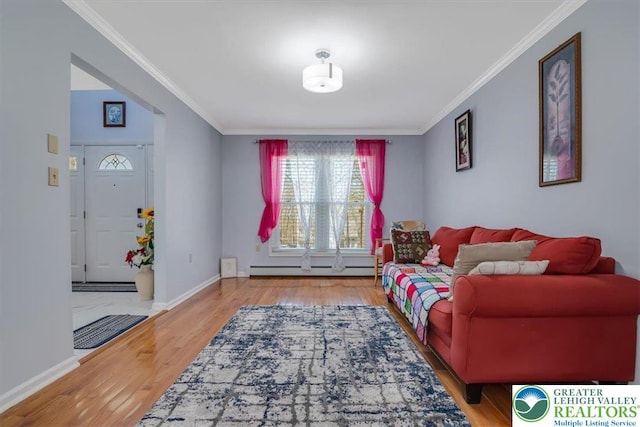 190 Reunion Rdg, Stroud Twp, PA 18301 - living room with wood finished floors, a baseboard heating unit, ornamental molding, and baseboards