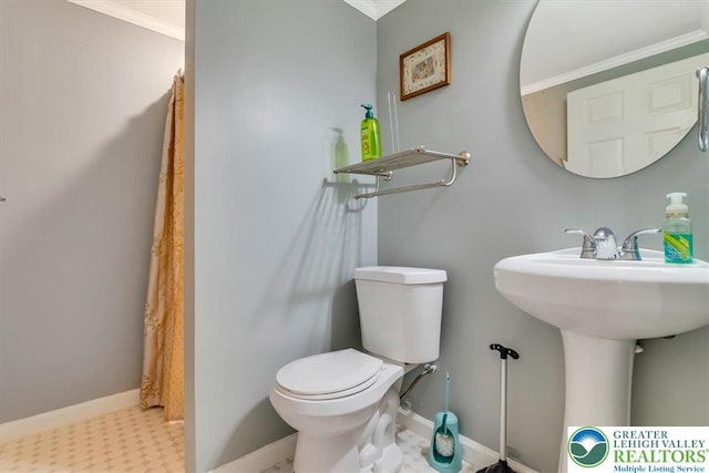 190 Reunion Rdg, Stroud Twp, PA 18301 - bathroom featuring toilet, baseboards, tile patterned floors, and a sink