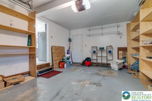 190 Reunion Rdg, Stroud Twp, PA 18301 - garage featuring a garage door opener