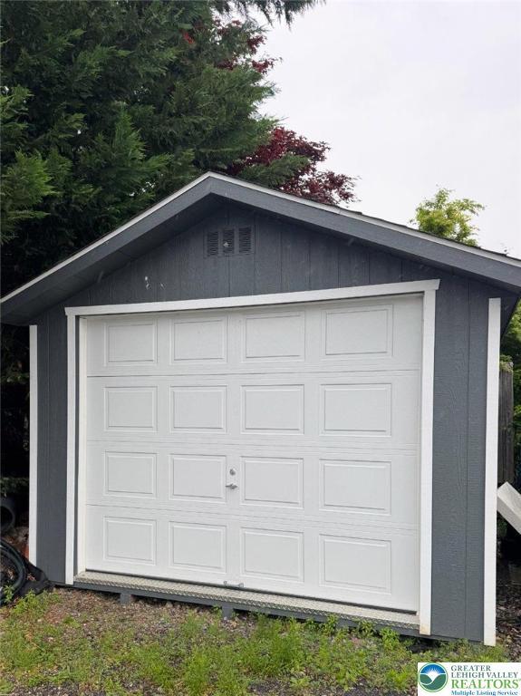 433 S 19th St, Easton, PA 18042 - view of garage