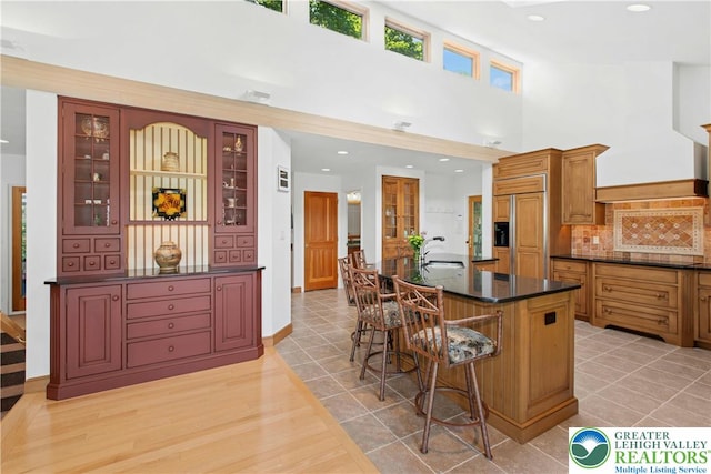 511 Center Hill Rd, Nockamixon Twp, PA 18972 - kitchen with dark countertops, paneled built in refrigerator, a sink, a breakfast bar, and backsplash