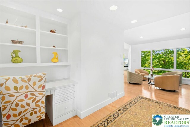 511 Center Hill Rd, Nockamixon Twp, PA 18972 - sitting room featuring light wood-type flooring, baseboards, recessed lighting, and built in shelves