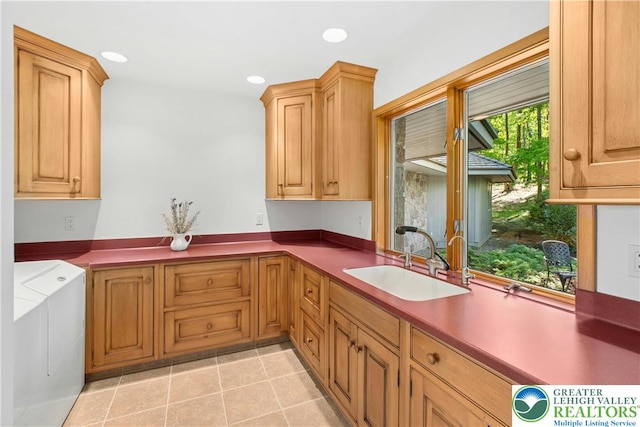 511 Center Hill Rd, Nockamixon Twp, PA 18972 - kitchen featuring a sink, independent washer and dryer, recessed lighting, and light tile patterned flooring
