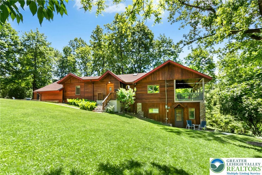 2222 Main St, Bethlehem City, PA 18017 - rustic home with a front lawn