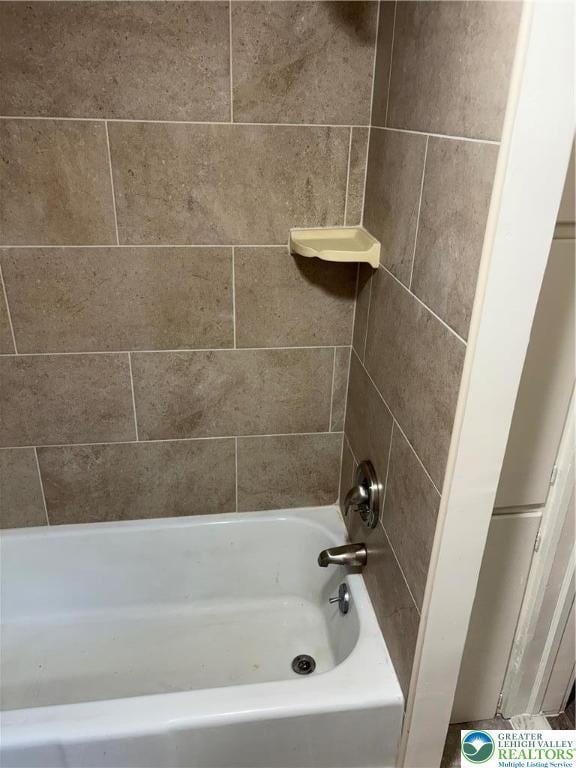 2101 Columbia Ave, Whitehall Twp, PA 18052 - bathroom featuring shower / bath combination