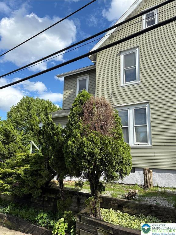 2101 Columbia Ave, Whitehall Twp, PA 18052 - view of side of home
