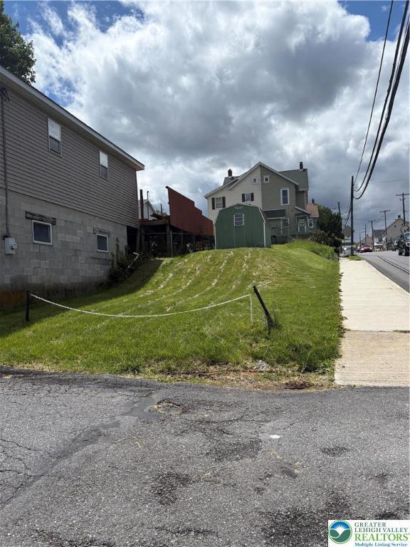 2101 Columbia Ave, Whitehall Twp, PA 18052 - view of side of property