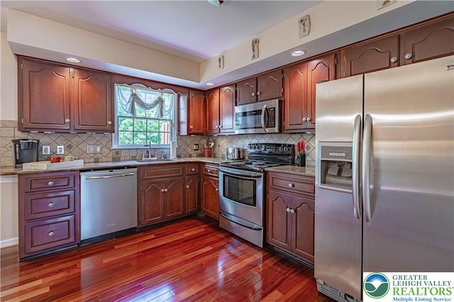 1514 Ravena St Unit Dd, Bethlehem City, PA 18015 - kitchen with stainless steel appliances, dark wood finished floors, decorative backsplash, and a sink
