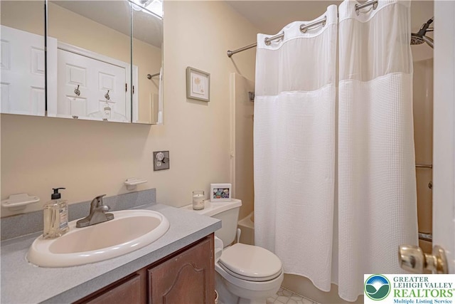 1514 Ravena St Unit Dd, Bethlehem City, PA 18015 - full bathroom featuring shower / bath combination with curtain, vanity, and toilet