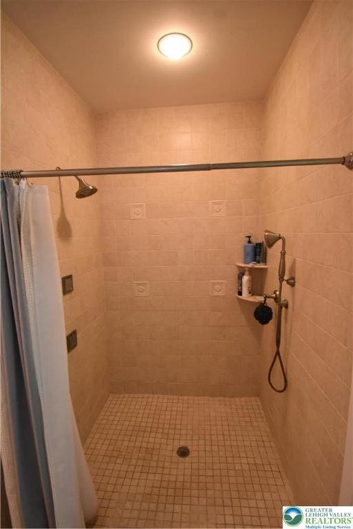 135 Coffeetown Rd, Easton, PA 18042 - bathroom with a tile shower