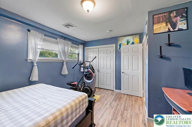 215 N Laurel Ln, West Whiteland Township, PA 19341 - bedroom with light wood finished floors, a closet, and baseboards