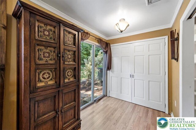 215 N Laurel Ln, West Whiteland Township, PA 19341 - foyer with light wood-type flooring and ornamental molding