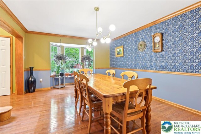 136 Outlook Ct, Middle Smithfield Twp, PA 18302 - dining area with wallpapered walls, crown molding, baseboards, hardwood / wood-style floors, and a chandelier