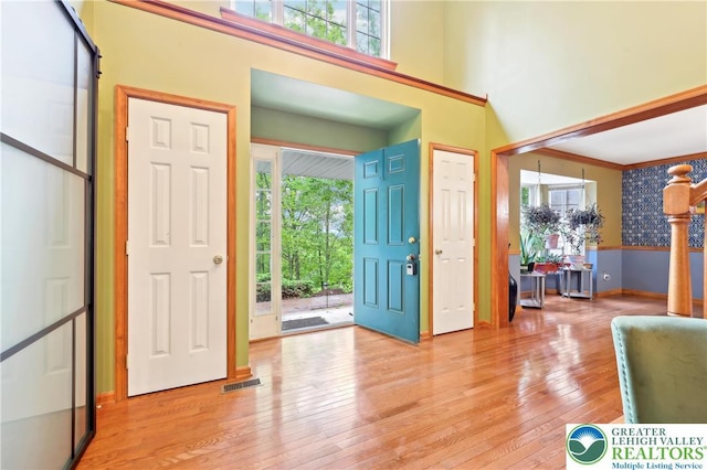 136 Outlook Ct, Middle Smithfield Twp, PA 18302 - foyer entrance featuring plenty of natural light, wood-type flooring, and baseboards