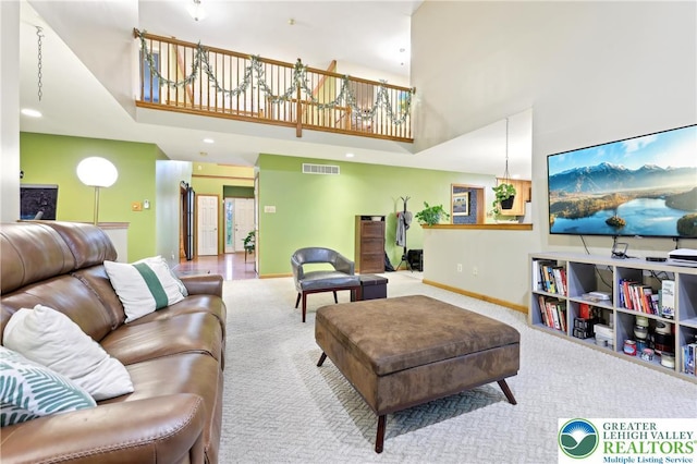 136 Outlook Ct, Middle Smithfield Twp, PA 18302 - living room featuring a towering ceiling, carpet flooring, baseboards, and recessed lighting