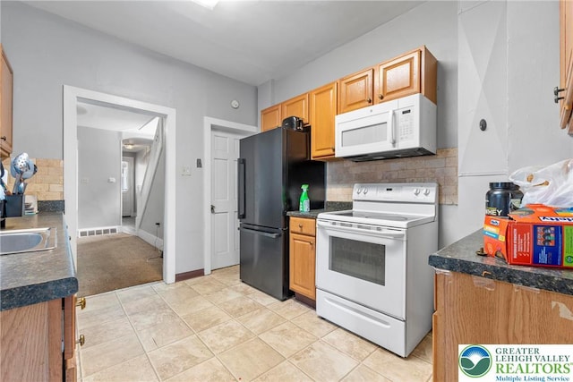 436 Montclair Ave, Bethlehem City, PA 18015 - kitchen featuring white appliances, tasteful backsplash, and dark countertops