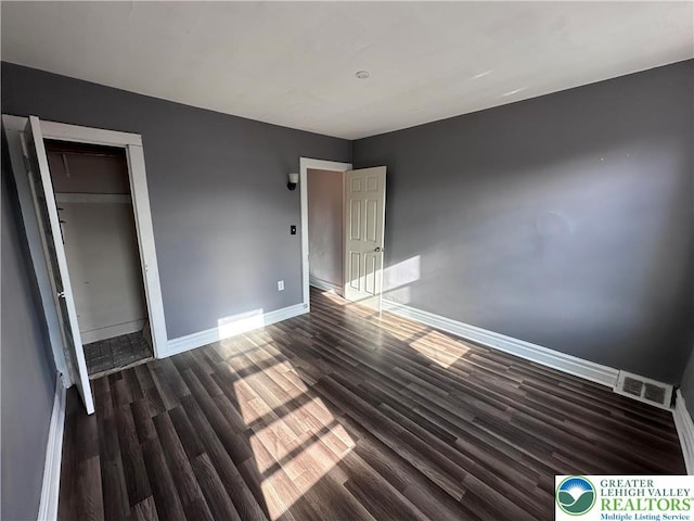 432 Schaffers Ct, Easton, PA 18042 - unfurnished bedroom featuring dark wood-type flooring, baseboards, and a closet