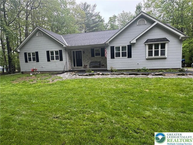 462 Plane St, Weatherly Boro, PA 18255 - single story home featuring a front lawn