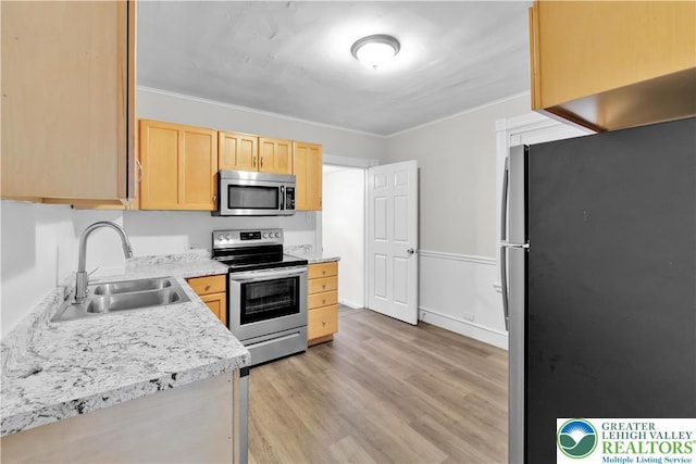 1123 Spruce St, Easton, PA 18042 - kitchen featuring appliances with stainless steel finishes, a sink, light brown cabinetry, light countertops, and light wood-type flooring