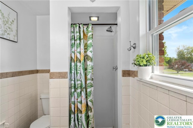 929 Webster Ave, Allentown City, PA 18103 - full bath with tile walls, curtained shower, toilet, and wainscoting