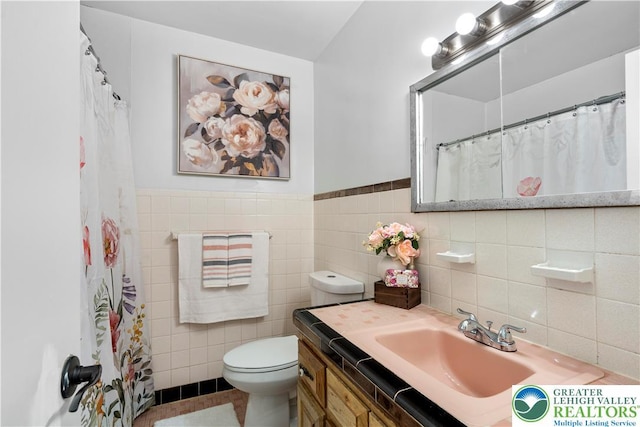 929 Webster Ave, Allentown City, PA 18103 - full bath featuring tile walls, toilet, vanity, and wainscoting