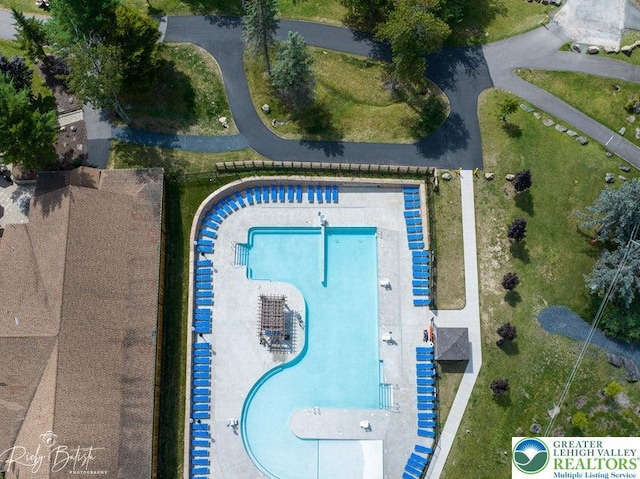 4754 Brentwood Dr, Tobyhanna Twp, PA 18466 - bird's eye view of a pool area