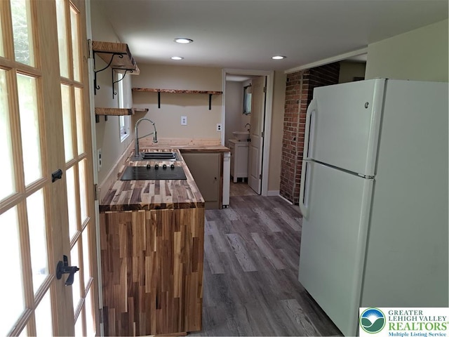 1392 Cherrylane Rd, Stroud Twp, PA 18301 - kitchen featuring freestanding refrigerator, open shelves, wood finished floors, baseboards, and black electric cooktop
