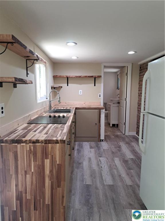 1392 Cherrylane Rd, Stroud Twp, PA 18301 - kitchen with freestanding refrigerator, open shelves, black electric stovetop, a sink, and recessed lighting