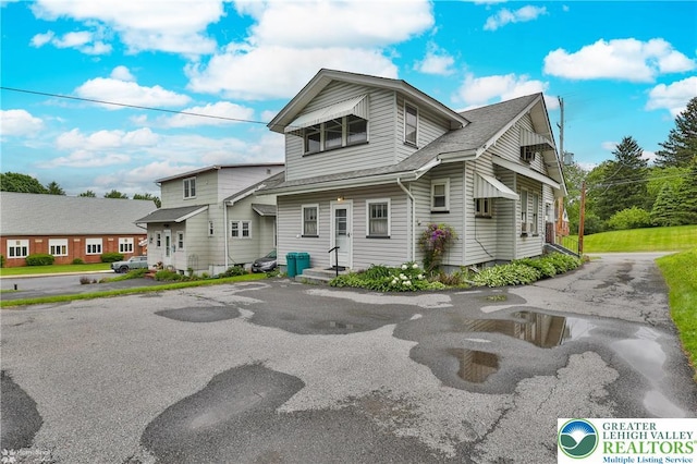 171 N New St, Nazareth Borough, PA 18064 - view of property featuring a shingled roof