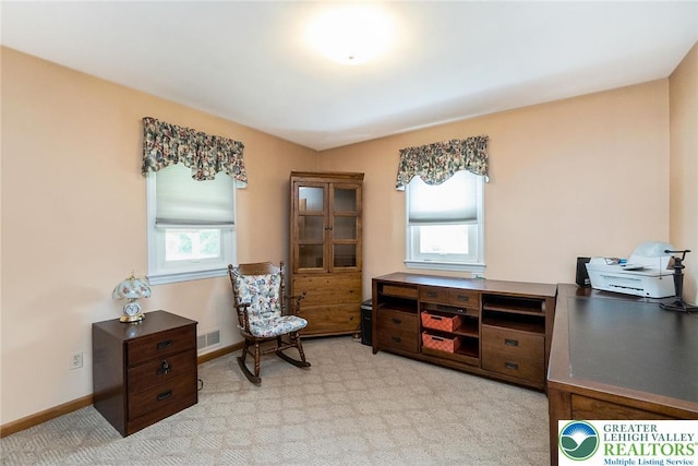 217 26th St, Allentown City, PA 18104 - living area with light carpet and baseboards