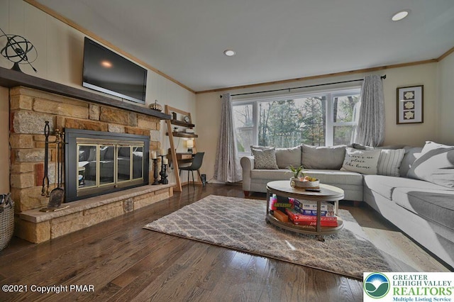 36 Maplewood Rd, Kidder Township S, PA 18624 - living area featuring crown molding, wood finished floors, recessed lighting, and a stone fireplace