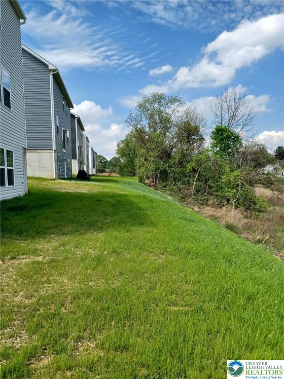 311 Knollwood Dr, Forks Twp, PA 18040 - view of grassy yard