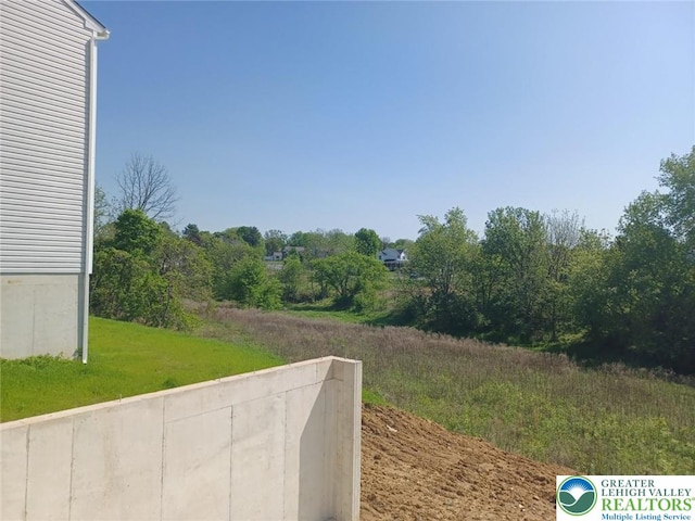 311 Knollwood Dr, Forks Twp, PA 18040 - view of yard