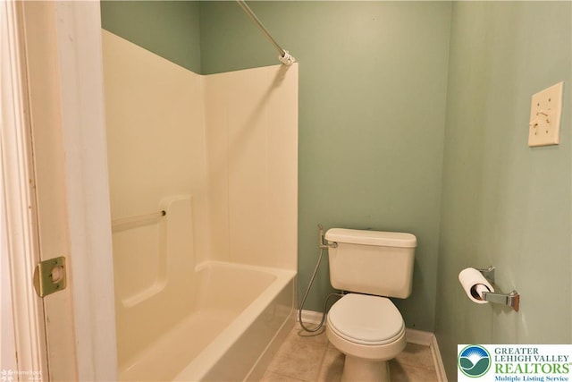 27 Willow Dr, Palmer Twp, PA 18045 - full bath featuring tile patterned floors, toilet, baseboards, and bathtub / shower combination