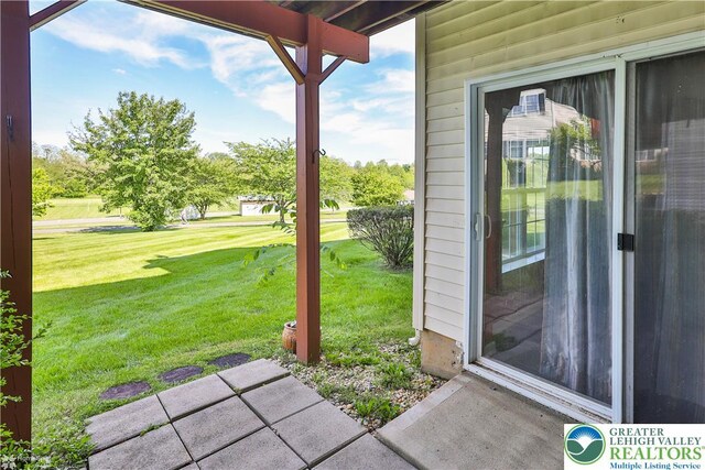 27 Willow Dr, Palmer Twp, PA 18045 - view of patio / terrace