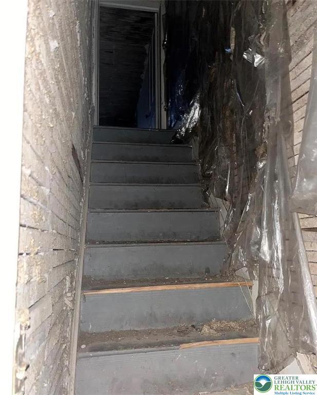 115 N Locust St, Mount Carmel, PA 17851 - view of stairs