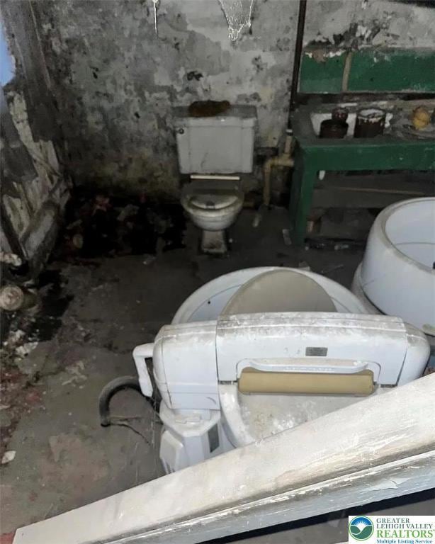115 N Locust St, Mount Carmel, PA 17851 - half bathroom featuring toilet