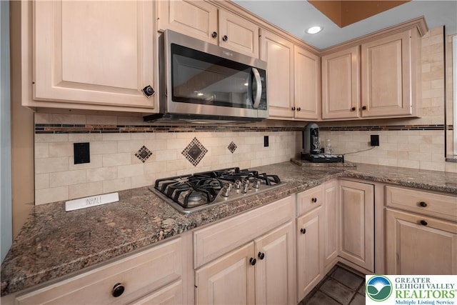 1224 Highland Dr, Upper Macungie Twp, PA 18069 - kitchen featuring stainless steel appliances, decorative backsplash, dark stone counters, recessed lighting, and light brown cabinetry