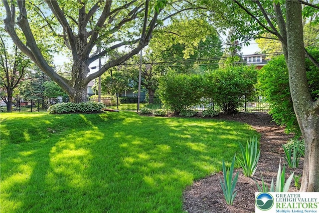 631 Main St, Tatamy Borough, PA 18085 - view of yard