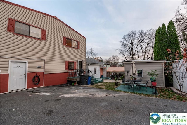 2107 3rd St, Bethlehem Twp, PA 18020 - back of property with a patio area