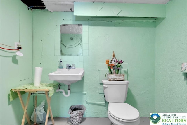 622 Scholl Ave, Salisbury Twp, PA 18015 - half bath featuring toilet
