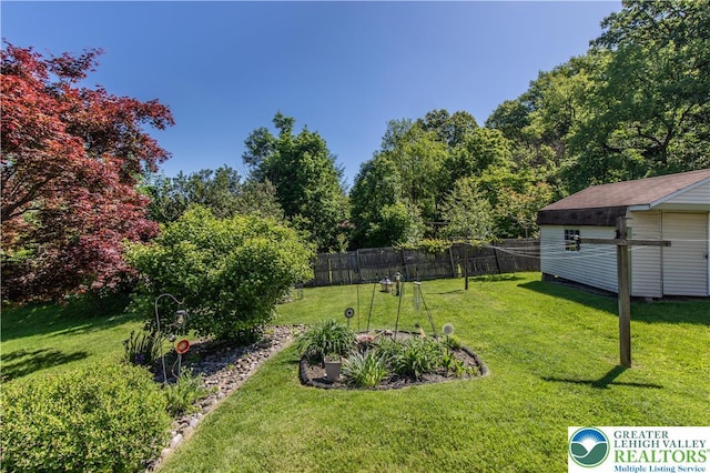 622 Scholl Ave, Salisbury Twp, PA 18015 - view of yard with an outdoor structure