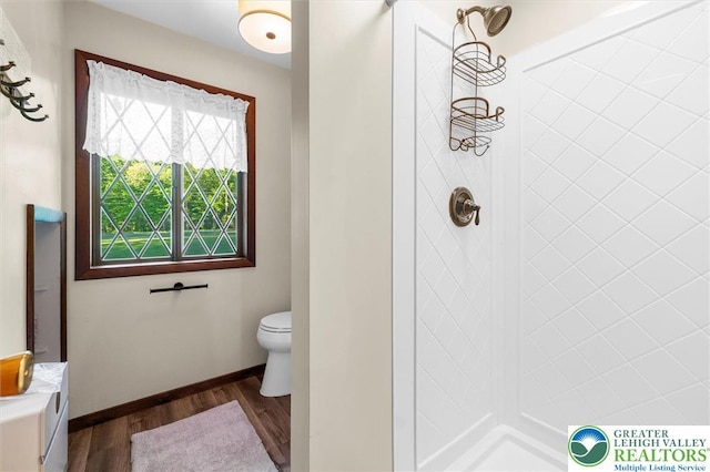 160 Camelback Rd, Pocono Twp, PA 18372 - bathroom with wood finished floors, a tile shower, toilet, and baseboards