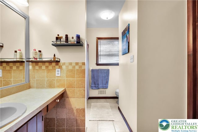5401 Hale Ave, Hanover Twp, PA 18017 - bathroom with toilet, vanity, and tile walls