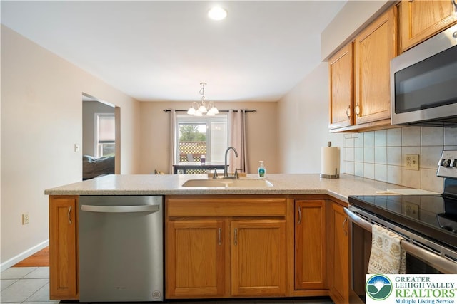 2630 Lower Way, Forks Twp, PA 18040 - kitchen with stainless steel appliances, a sink, a peninsula, a chandelier, and backsplash