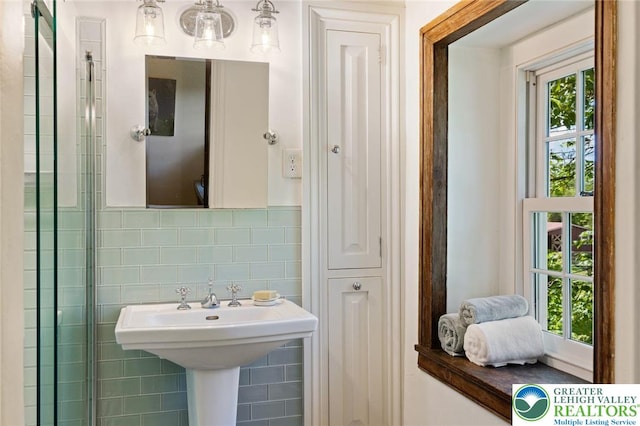 408 Kintner Hill Rd, Nockamixon Twp, PA 18972 - bathroom with tile walls