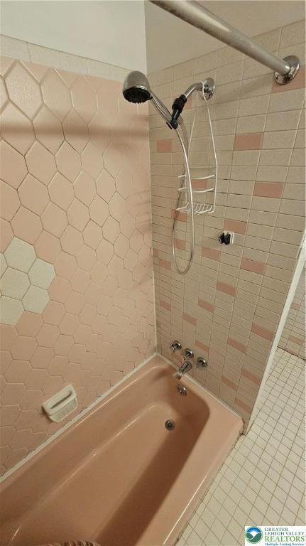 1426 Church St, Fountain Hill Boro, PA 18015 - bathroom with tiled shower / bath and tile patterned floors