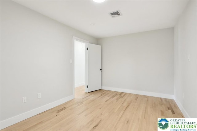 624 E 8th St, Northampton Borough, PA 18067 - unfurnished room featuring wood finished floors and baseboards